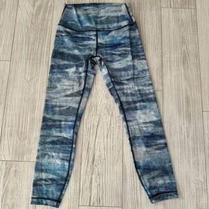 Lululemon cropped Leggings, size 6